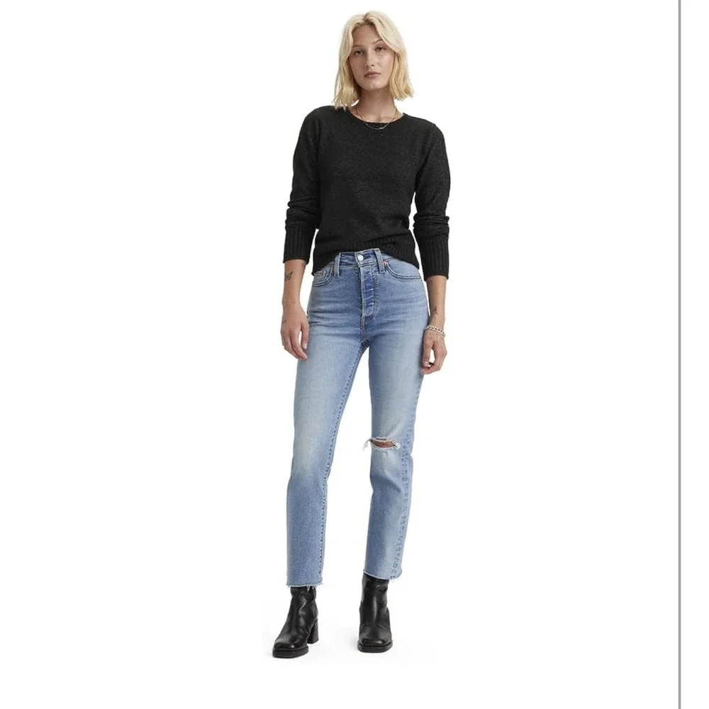 NWT Levi's Wedgie Straight High Rise Light Wash Jeans 26x28‎ – Size 26